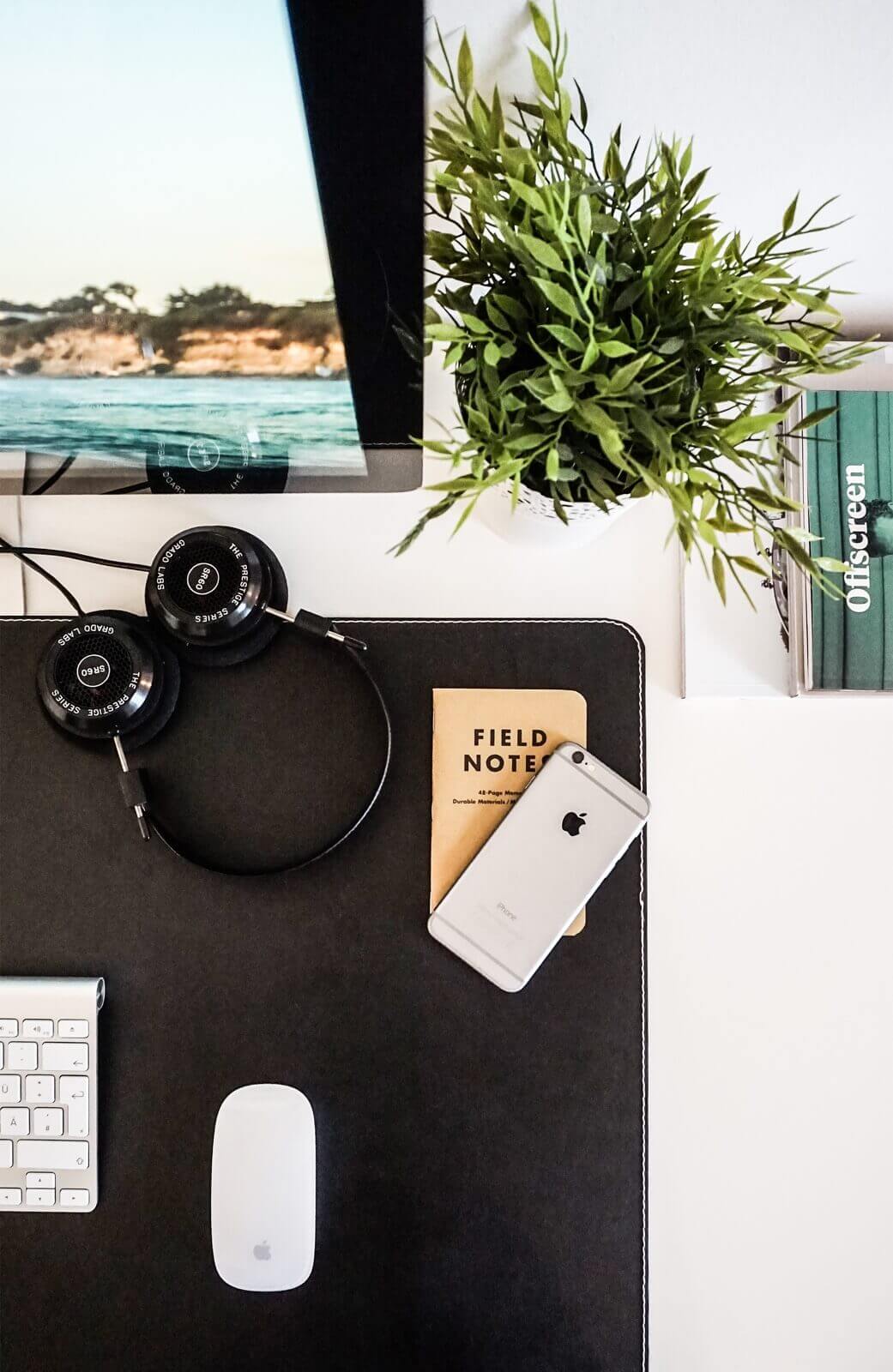 Decorative element showing items on a desk